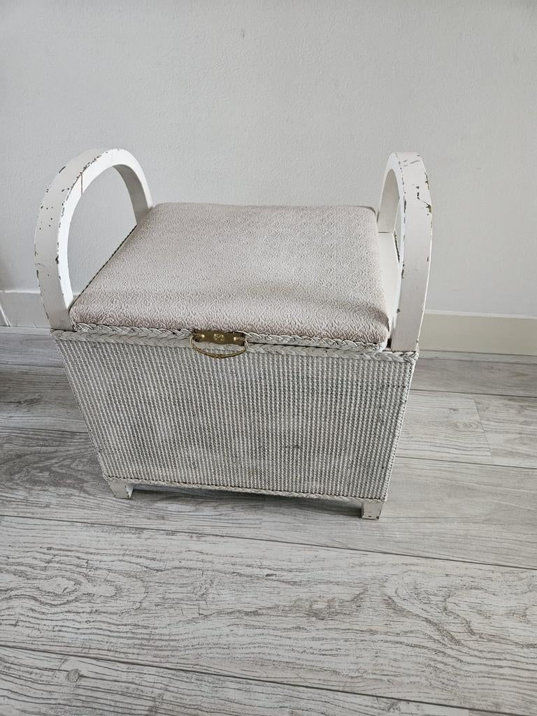 Lloyd loom klepbankje, Ophalen