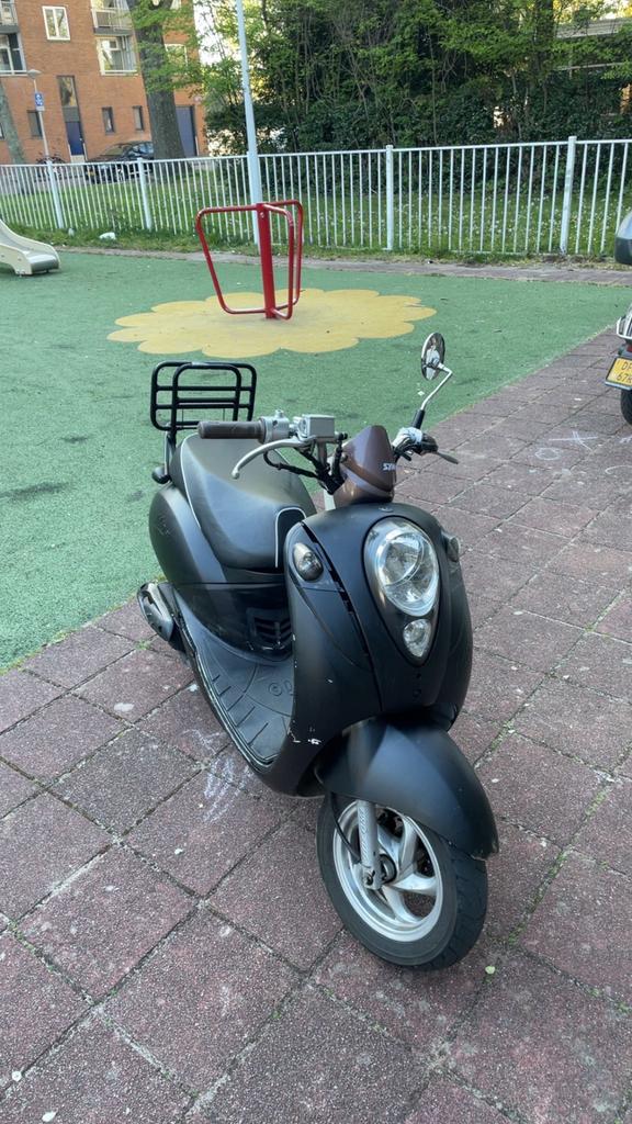 Sym mio, Fietsen en Brommers, Scooters | SYM, Ophalen, Zo goed als nieuw, Benzine, Mio