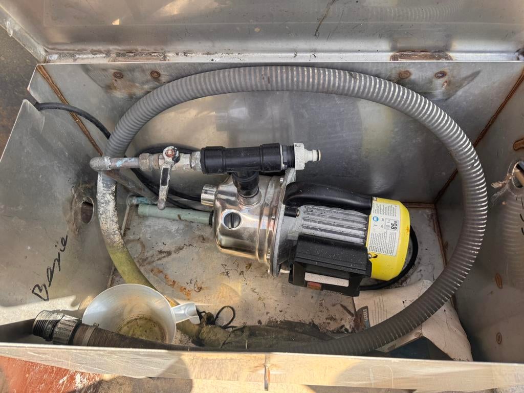 Pomp met put goed werkende, Tuin en Terras, Ophalen, Zo goed als nieuw