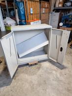 stalen kast met twee planken, Ophalen, Gebruikt, 100 tot 150 cm, Meerdere deuren