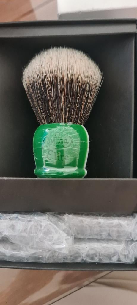 Omega Scheerkwast & scheermes en Kai Razoren mes Set, Ophalen of Verzenden, Nieuw, Gehele gezicht