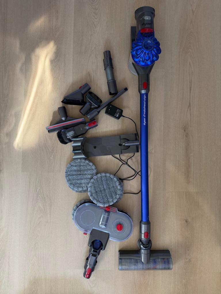 Dyson V7 steelstofzuiger met dweilopzetstuk, Witgoed en Apparatuur, Stofzuigers, Ophalen, Gebruikt, Reservoir, Stofzuiger