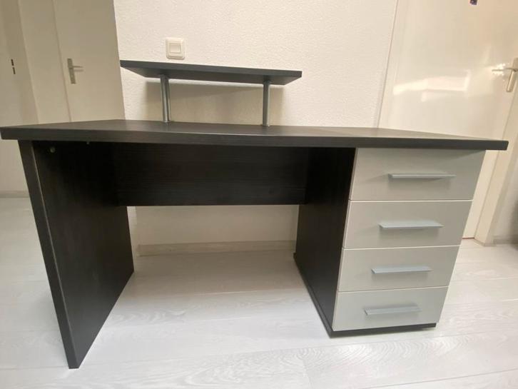 Houten bureau met lades, Huis en Inrichting, Bureaus, Gebruikt, Ophalen