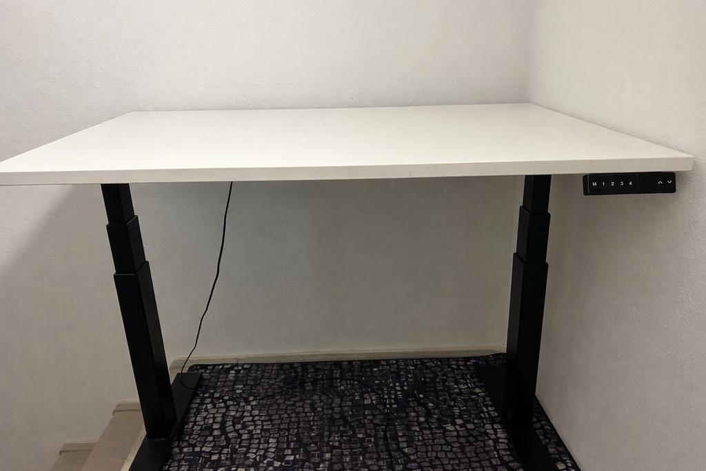 Prof   elec verstelbaar  zit/ sta bureau incl stoel HAG, Ophalen, Zo goed als nieuw