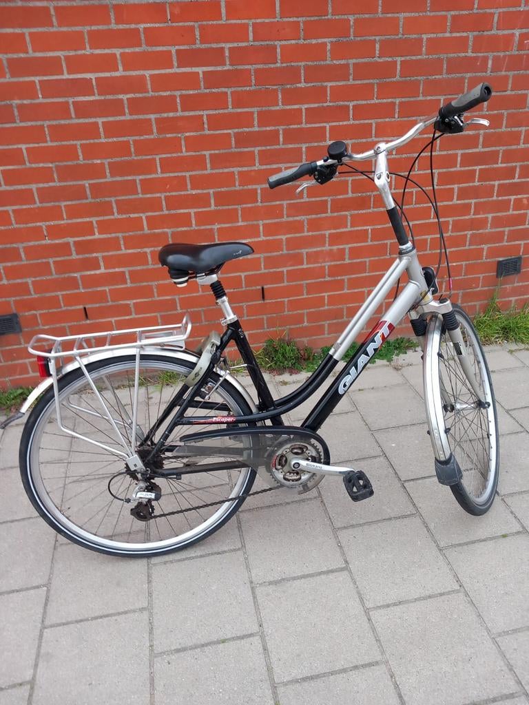 GIANT damesfiets/herenfiets. 28 inch. Ophalen is in Delft, Ophalen, Zo goed als nieuw, Giant, Versnellingen