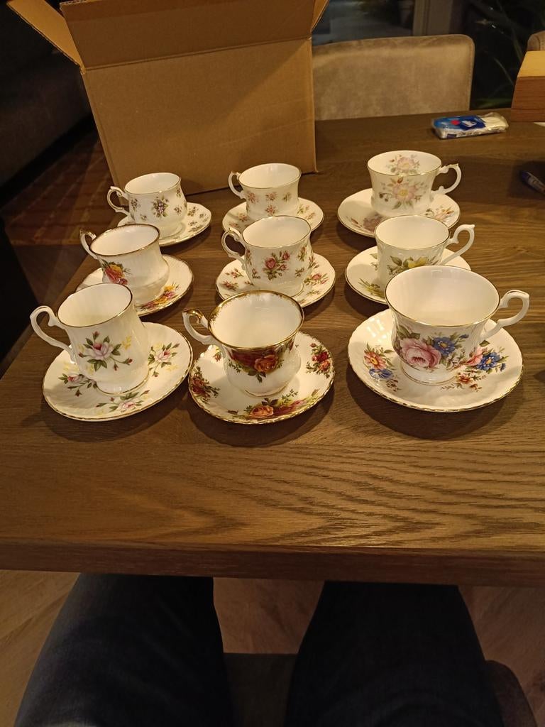 Kop en schotels met bloemmotief, 9 stuks Engelse kopjes, Antiek en Kunst, Ophalen