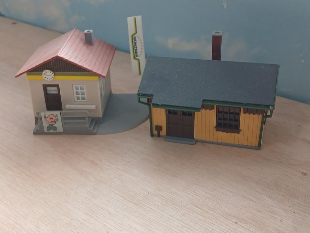 2 mooie huisjes voor N-spoor, Hobby en Vrije tijd, Modeltreinen | N-Spoor, Ophalen of Verzenden