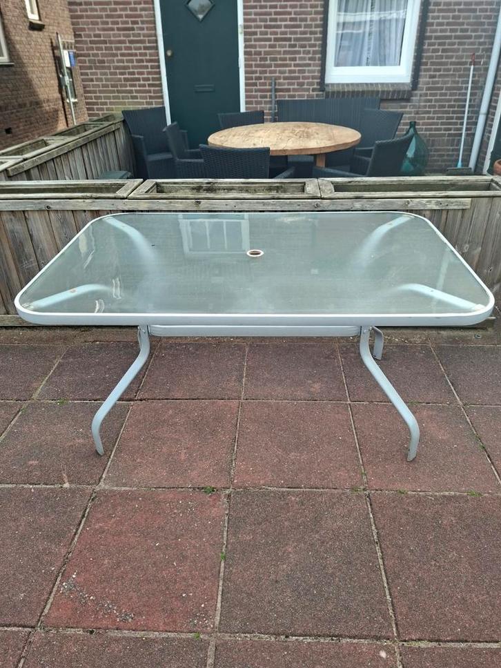 Glazen tuintafel met metalen onderstel - 152x97x73.5 cm, Tuin en Terras, Tuintafels, Gebruikt, Rechthoekig, Metaal, Ophalen