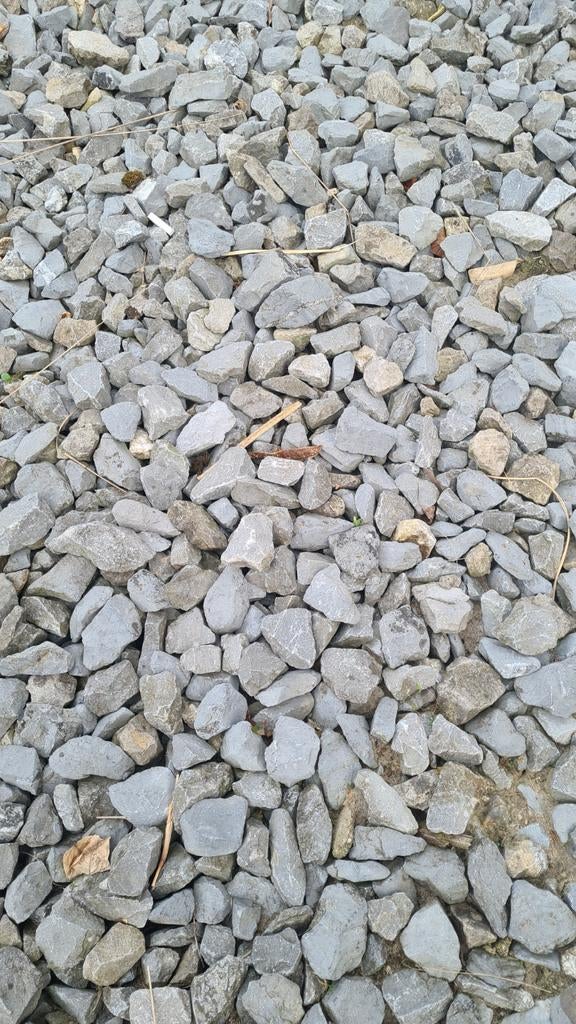 Grijs grind, ligt in de voortuin zelf scheppen, Tuin en Terras, Ophalen, Zo goed als nieuw, Grijs, Grind