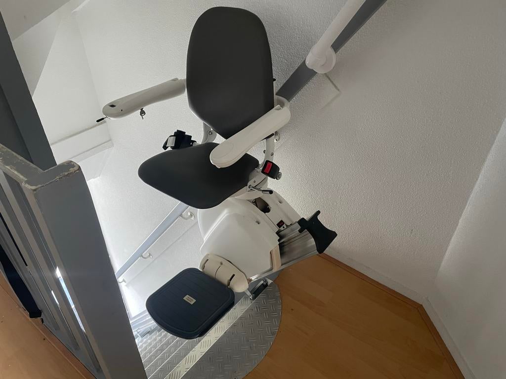 Traplift 402cm 14 traptreden, Ophalen, Zo goed als nieuw, Recht