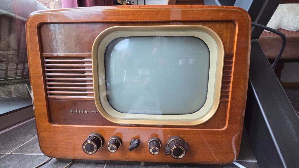 Siera vintage televisie, Ophalen