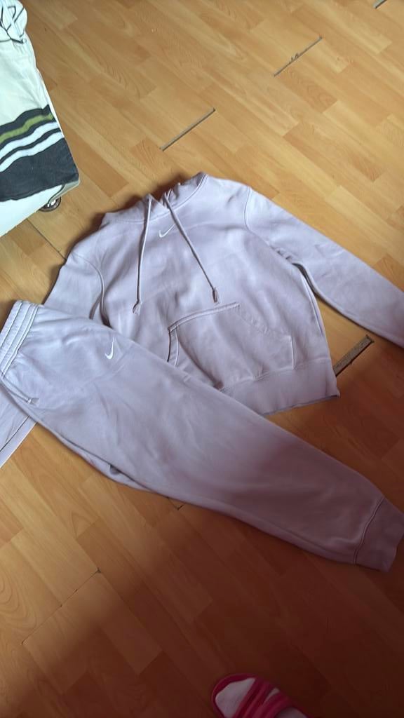 Set nike, Ophalen, Zo goed als nieuw, Roze