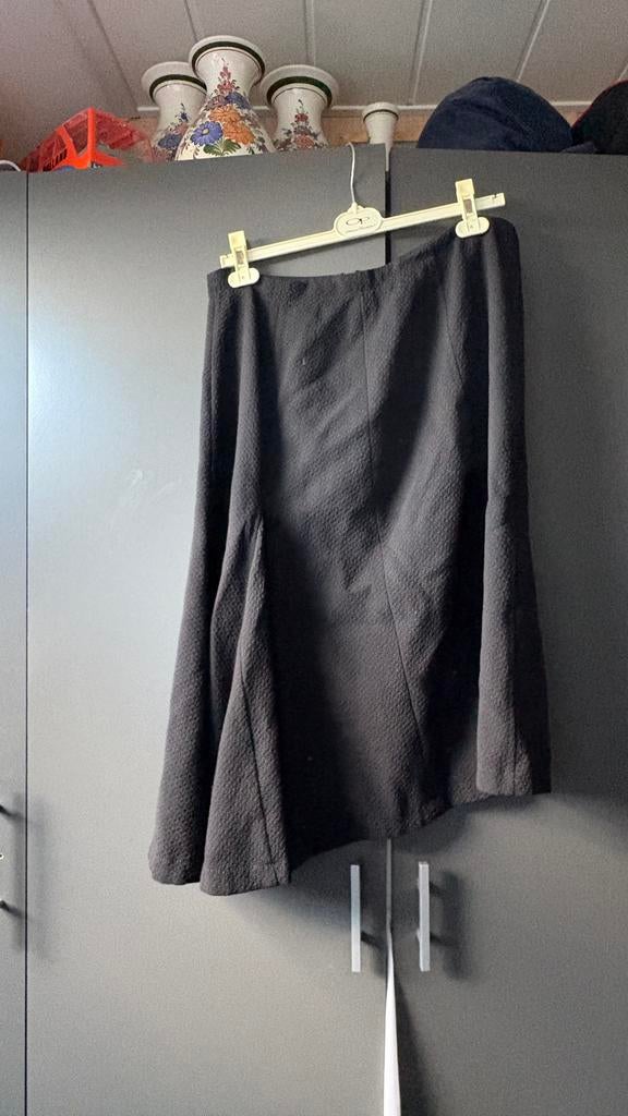 Lange schuin aflopende rok maat 44, Ophalen of Verzenden, Zo goed als nieuw, Maat 42/44 (L), Onder de knie