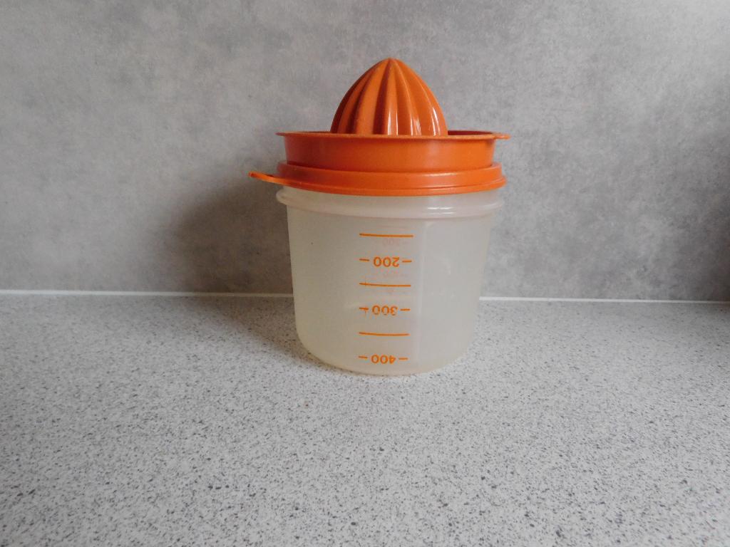 Tupperware Keukenhulpje Citruspers 400 ml. Oranje, Ophalen of Verzenden, Zo goed als nieuw, Oranje, Overige typen
