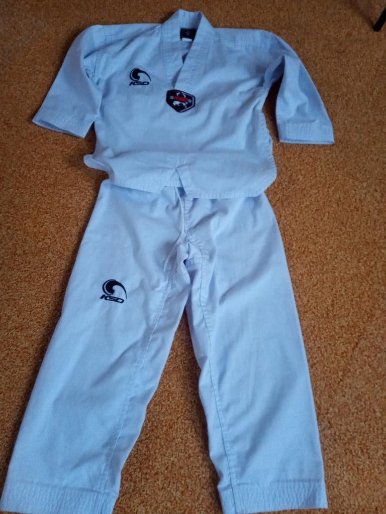 Kinder taekwondo  pak.(120 cm), Ophalen, Zo goed als nieuw, Maat 34 (XS) of kleiner