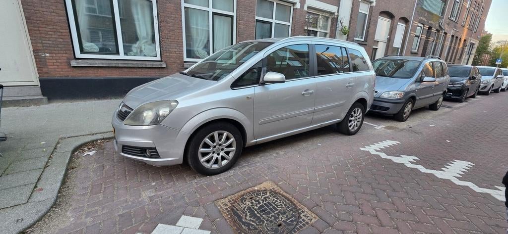 Opel Zafira 1.6 16V CNG 2009 Grijs, Auto's, Opel, Euro 5, Stof, 1440 kg, Zwart