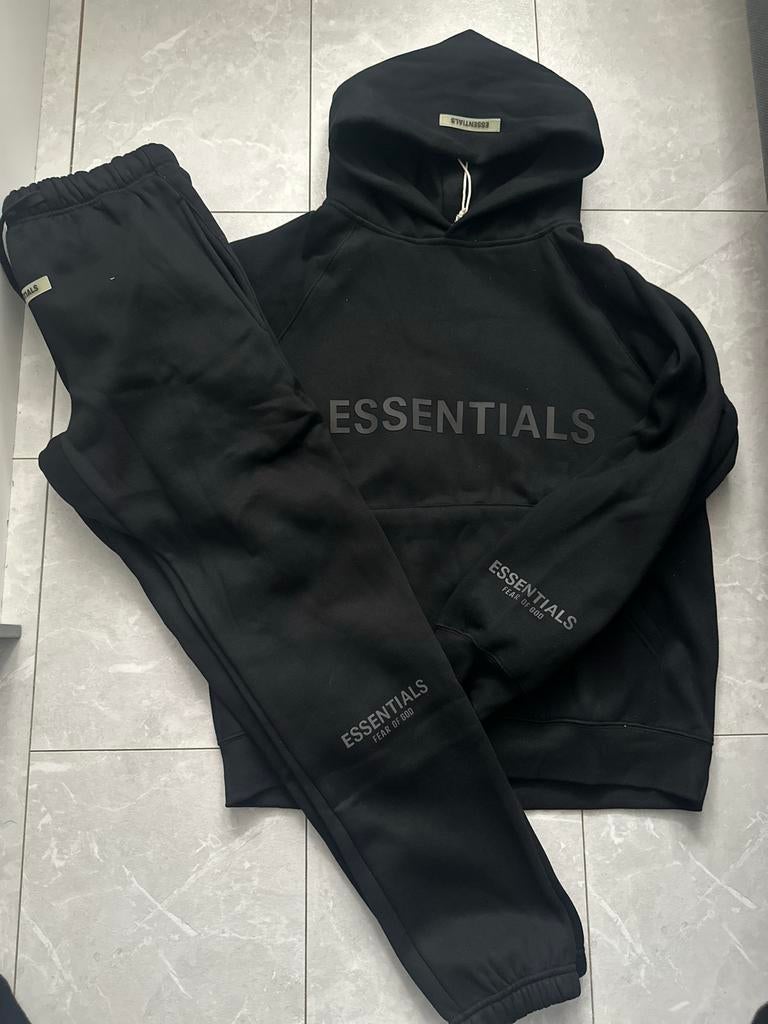 Essentials trainingspakken, Kleding | Heren, Overige Herenkleding, Ophalen of Verzenden, Zo goed als nieuw