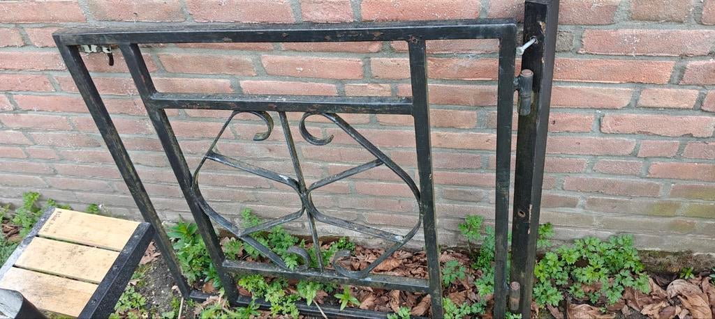 Stalen tuinpoortje, Ophalen