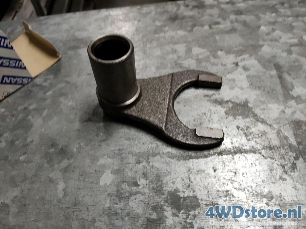 Nissan Patrol 160 Schakelvork 33168C6200, Auto-onderdelen, -, -, Nieuw, Ophalen of Verzenden