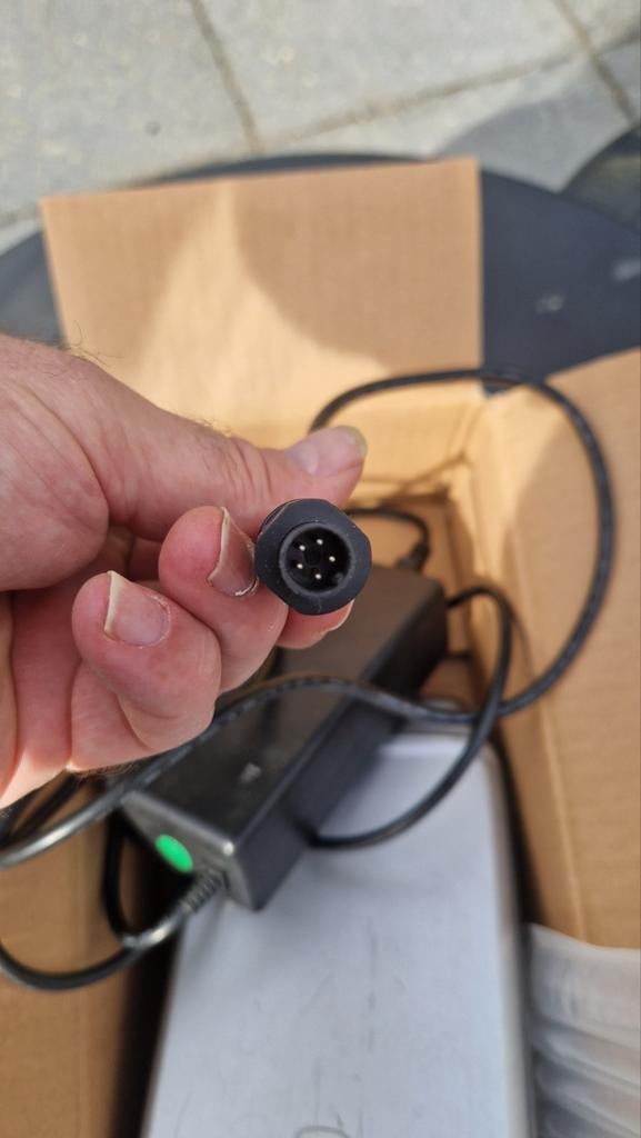 Oplader accu 5 pins, Fietsen en Brommers, Ophalen of Verzenden