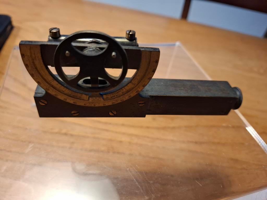 Clinometer antiek (1900) brons/koper leder houder., Ophalen of Verzenden