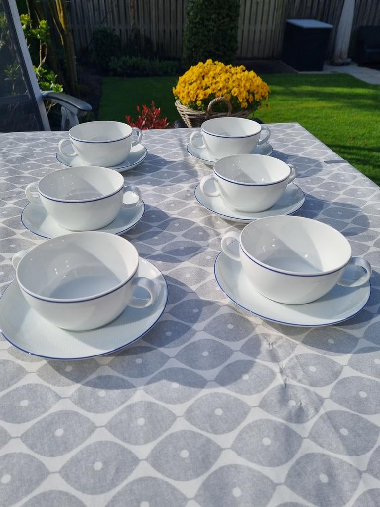 6 witte Thomas soepkommen met schotels, blauwe rand z.g.a.n., Ophalen of Verzenden, Zo goed als nieuw, Kom(men), Overige stijlen