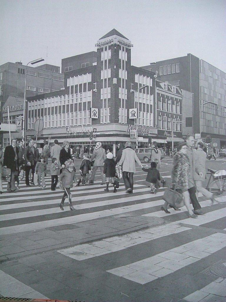 Dertig jaar stadsontwikkeling in Utrecht 1970 - 2000., 20e eeuw of later, Kees Visser, Ophalen of Verzenden, Zo goed als nieuw
