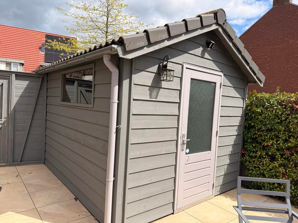 Schuur met zolder, raam, dakpannen en vloertegels, Ophalen, Schuur, 1 raam, 500 cm of meer