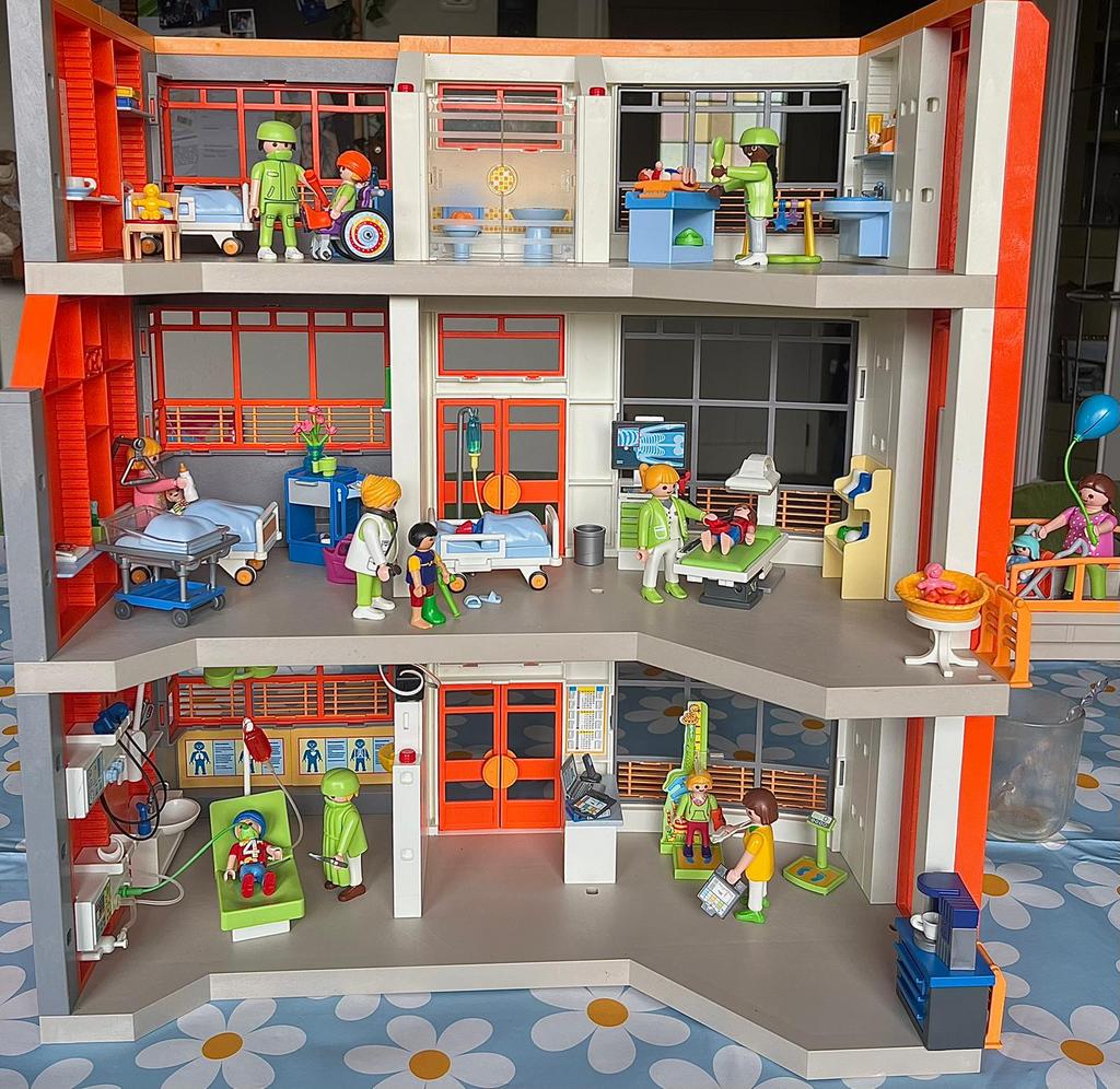 Playmobil ziekenhuis 6657 met veel uitbreidingen, Ophalen of Verzenden, Gebruikt, Complete set