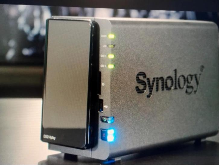 Synology DS214 Play NAS met 2x 500GB HDD, Computers en Software, NAS, Gebruikt, Ophalen of Verzenden