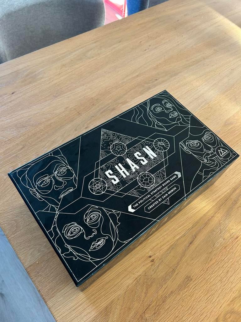 Compleet Shasn Bordspel - Kickstarter editie, Hobby en Vrije tijd, Gezelschapsspellen | Bordspellen, Ophalen, Zo goed als nieuw