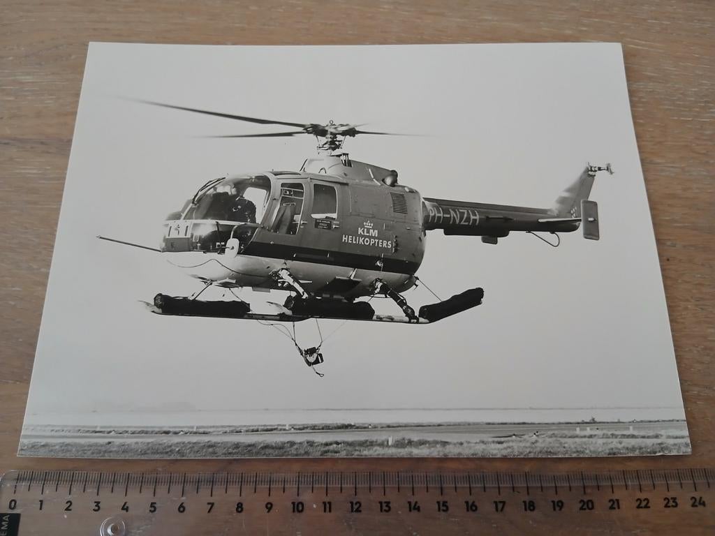 Bolkov BO 105 Helikopter PH-NZH KLM Foto 20x24 CM Luchtvaart, Ophalen of Verzenden, Zo goed als nieuw, Kaart, Foto of Prent