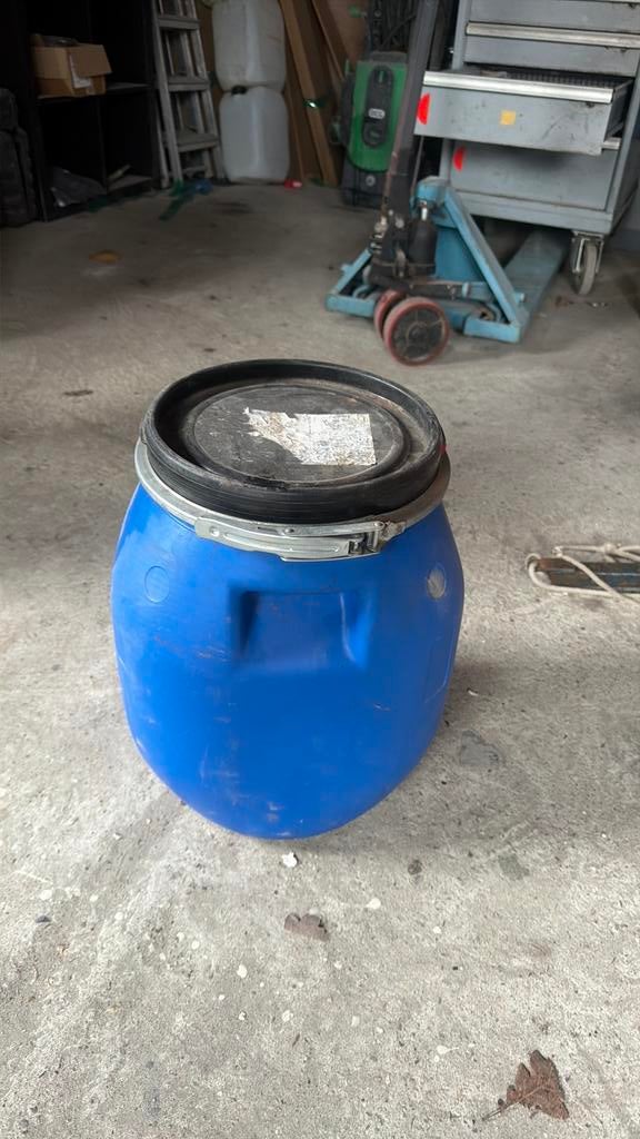 Ton met deksel, Tuin en Terras, Regentonnen, 150 liter of meer, Ophalen of Verzenden, Zo goed als nieuw