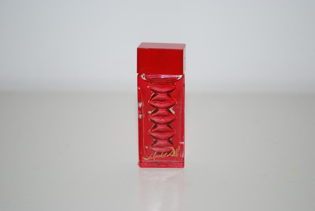 Miniatuur Salvador Dali Rubylips, Verzamelen, Parfumverzamelingen, Ophalen of Verzenden, Zo goed als nieuw, Miniatuur, Gevuld