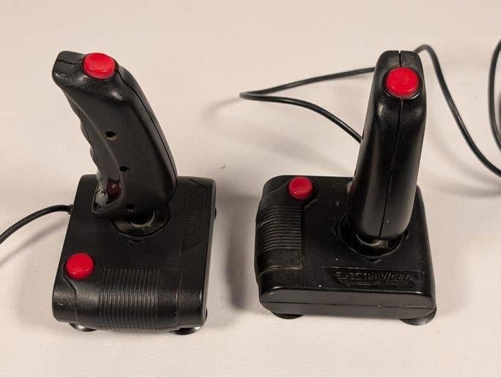2x Spectravideo SVI-101 joystick – MSX / Commodore / Atari, Computers en Software, Joysticks, Ophalen of Verzenden