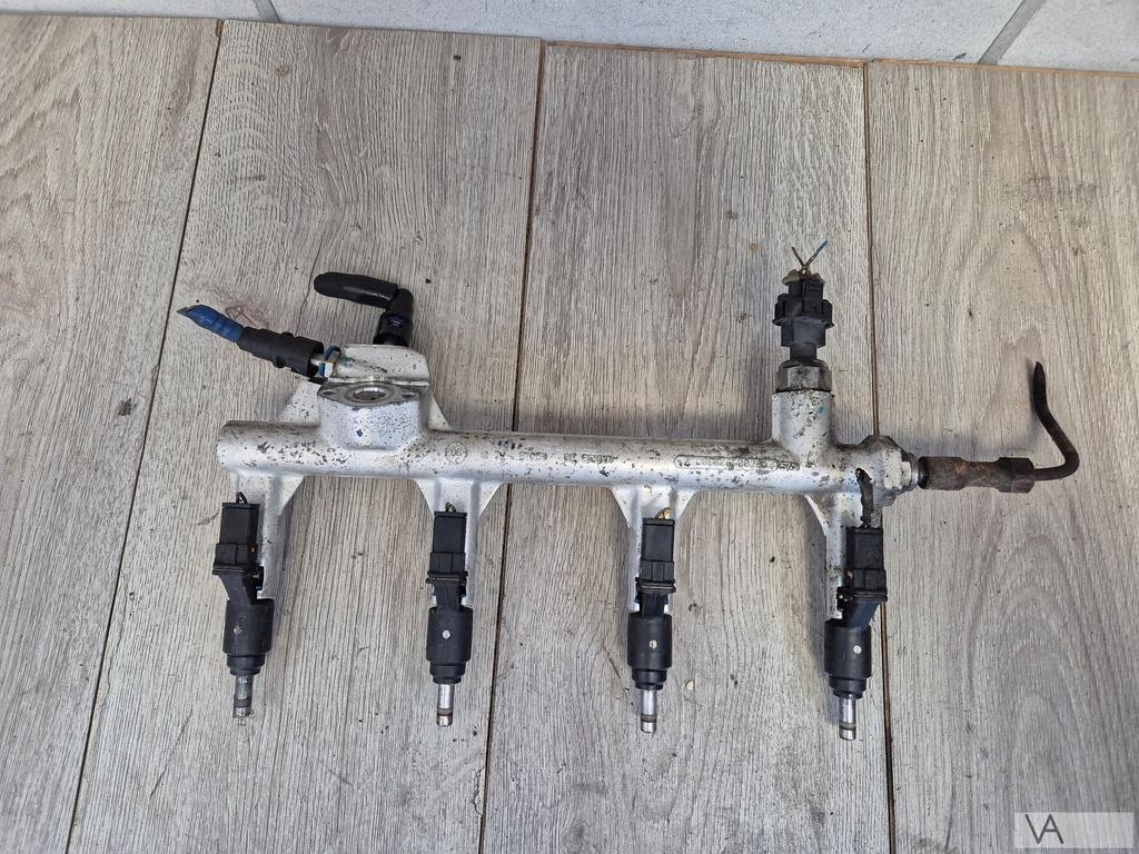 Set van 4 injectoren met rail Opel Vectra Zafira 2.2 benzine, Gebruikt, -, -, Opel