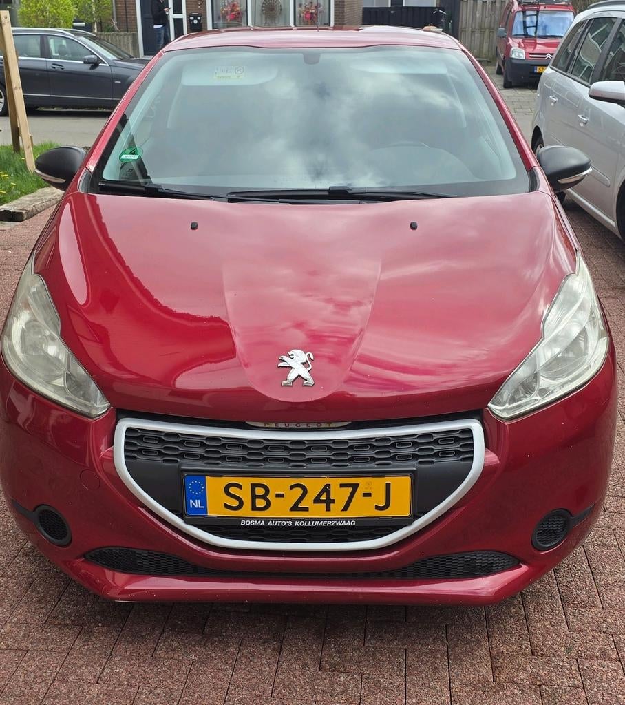 Peugeot 208 1.0 VTI 50KW/68PK Met nieuwe motor 3-D 2014 Rood, Voorwielaandrijving, Particulier, 3 cilinders, Euro 4