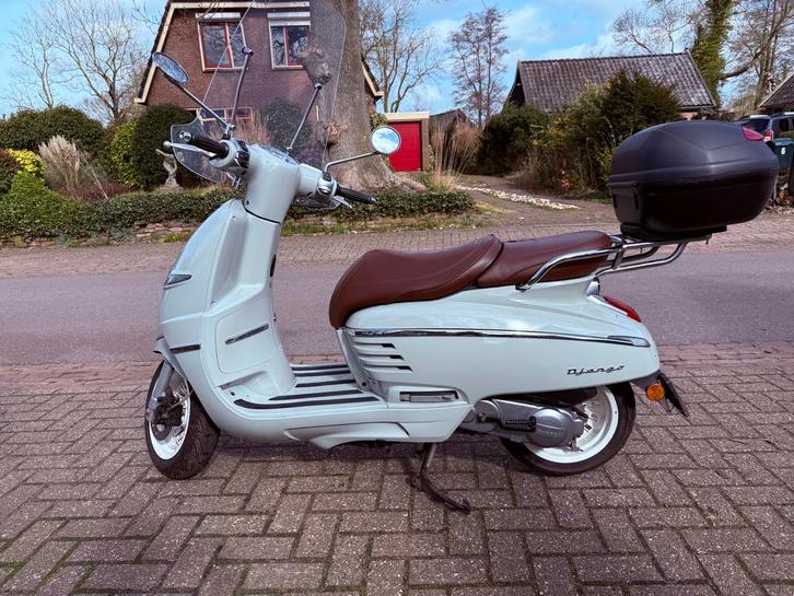 Peugeot Django Scooter - Mooie kleuren, incl. koffer, Fietsen en Brommers, Scooters | Peugeot, Gebruikt, Ophalen