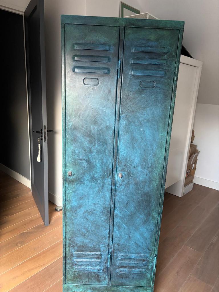 Zware lockerkast blauw/groen/zwart , Annie Sloan verf, Ophalen, Zo goed als nieuw