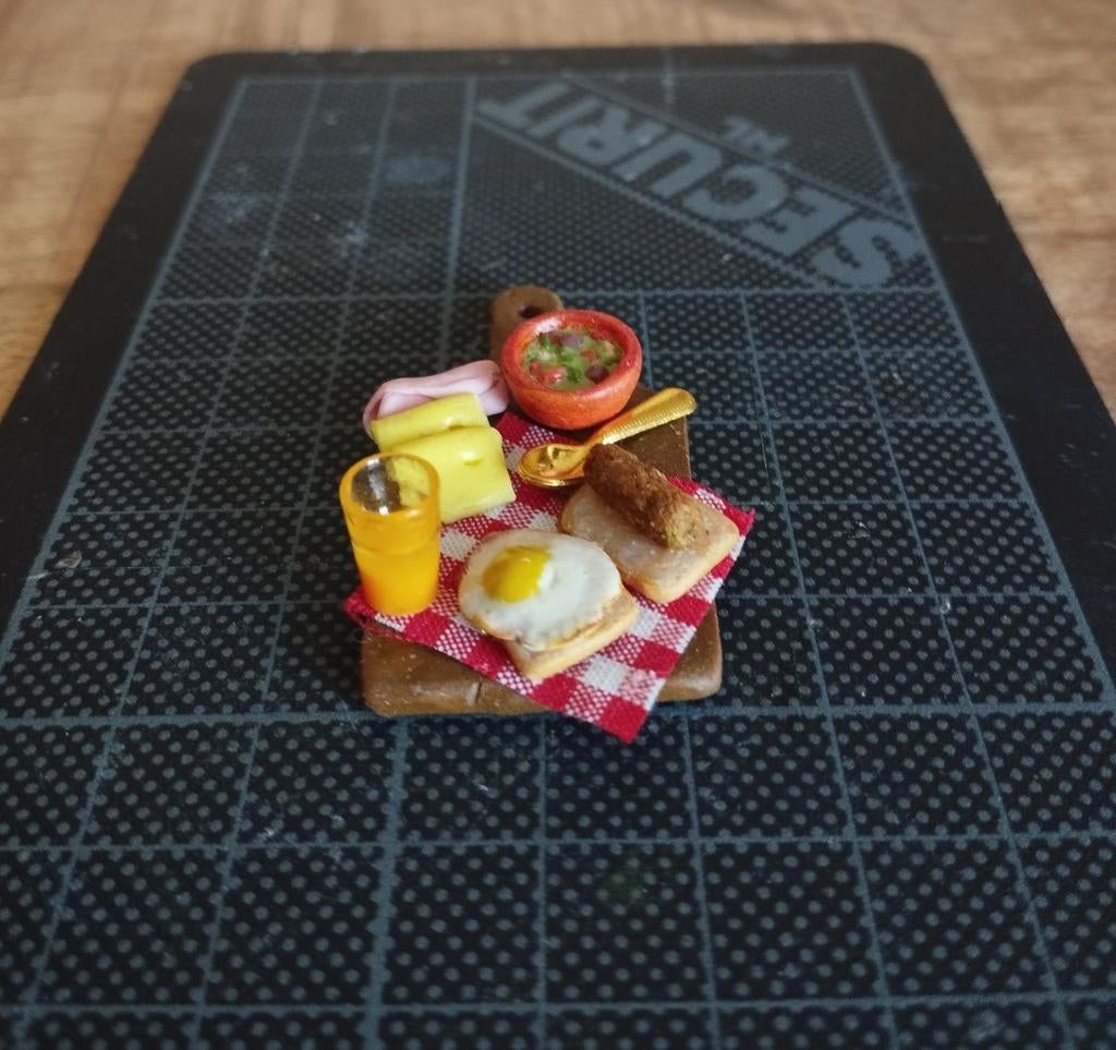 12 UURTJE OP EEN PLANKJE VOOR POPPENHUIS 1:12, Verzamelen, Poppenhuizen en Toebehoren, Ophalen of Verzenden, Nieuw, Poppenhuis