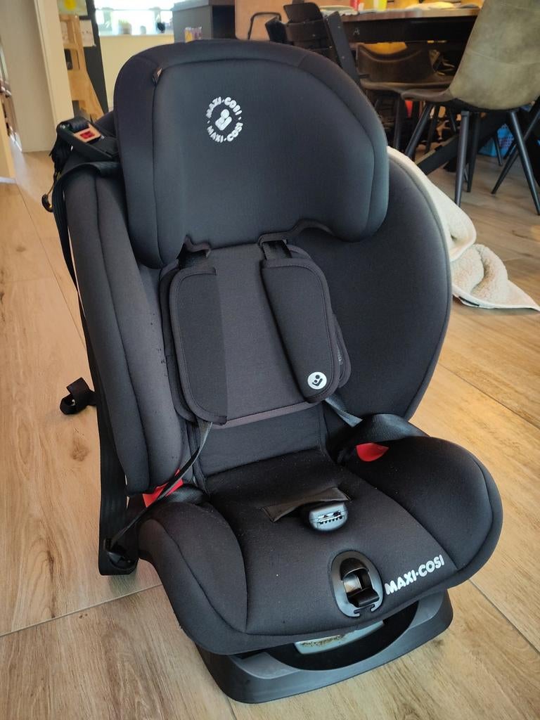 Maxicosi Titan, Kinderen en Baby's, Autostoeltjes, Ophalen, 9 t/m 18 kg, Zo goed als nieuw, Isofix