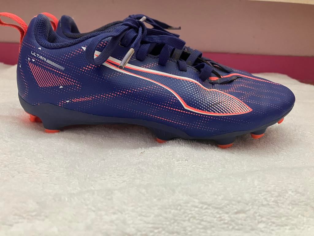 Nette voetbalschoenen puma maat 33, Ophalen of Verzenden, Zo goed als nieuw, Schoenen