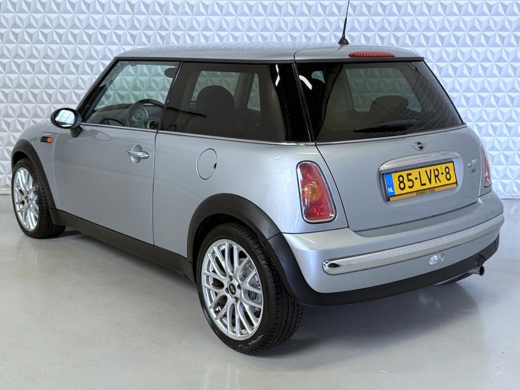 Mini Mini 1.6 One Airco Sportvelgen Stoelverwarming (2004), Auto's, Voorwielaandrijving, 15 km/l, 4 cilinders, 4 stoelen