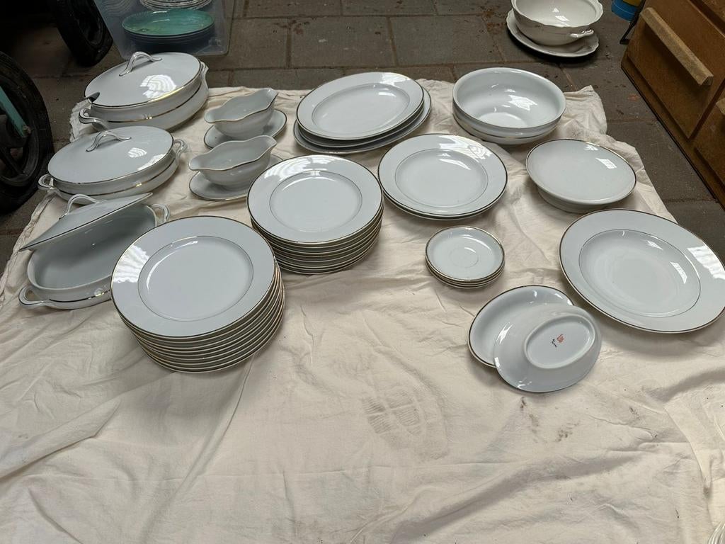 Mooi servies met gouden randje, Ophalen of Verzenden