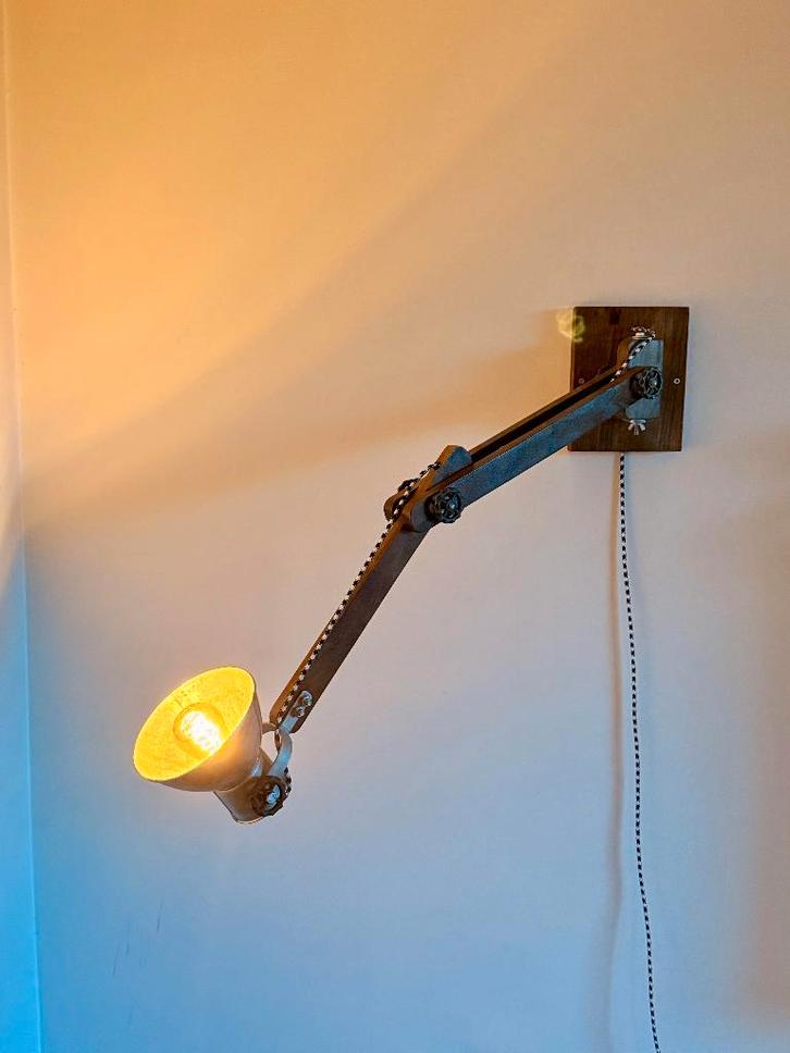 Draaibare en kantelbare houten wandlamp, Huis en Inrichting, Lampen | Hanglampen