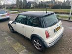 Mini 1.6 16V Cooper 2004 Wit, Auto's, Mini, Voorwielaandrijving, 15 km/l, 4 cilinders, 4 stoelen