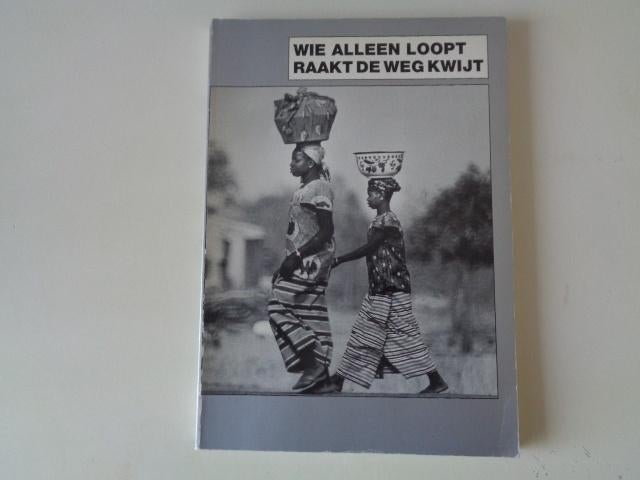 18621-6-2 : Vrouwen in Afrika.2F, Ophalen of Verzenden, Zo goed als nieuw