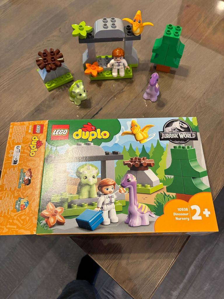 LEGO DUPLO 10938 Dinosaurus Crèche Jurassic World, Jurassic World, Ophalen of Verzenden, Zo goed als nieuw, Compleet
