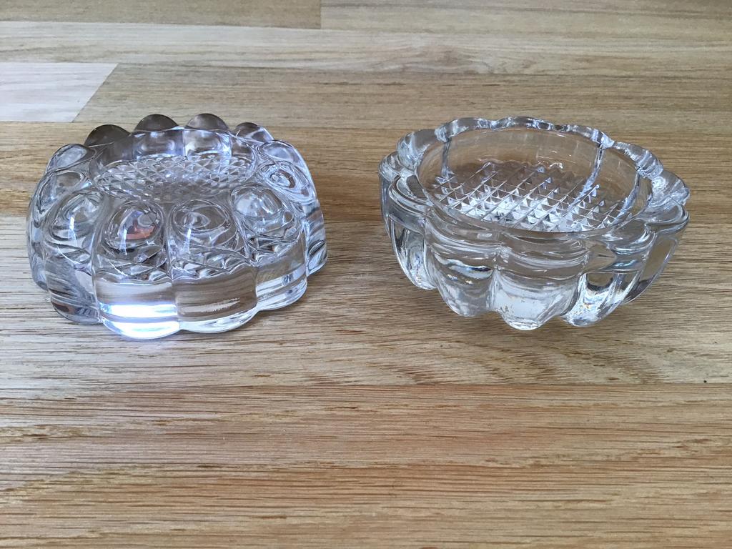 2 helder glazen tafel- piano pootonderzetters., Ophalen of Verzenden