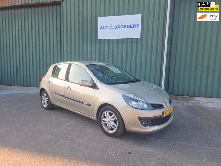 Renault Clio 1.6-16V Privilège AUTOMAAT - AIRCO - 5 DEURS, Auto's, Renault, Bedrijf, Te koop, Clio, ABS, Airbags, Airconditioning
